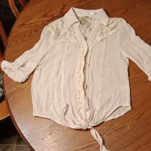 Beautiful blouse with Lace and Ruffle detail